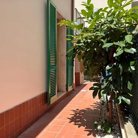 Holihome Eight 招待所