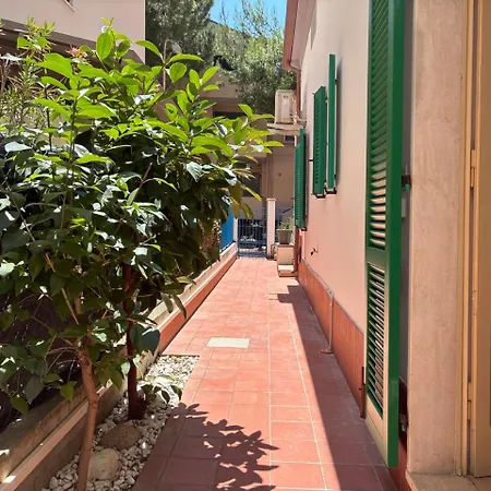 Holihome Eight 招待所